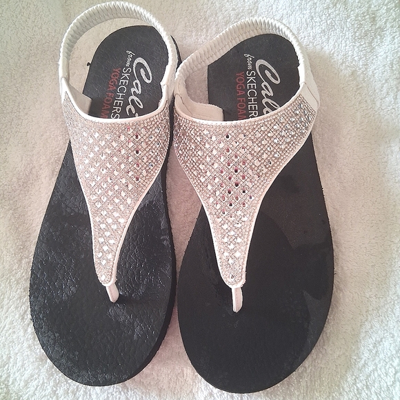 Skechers White Sandals Comfortable Stylish Footwear - Picture 1 of 7